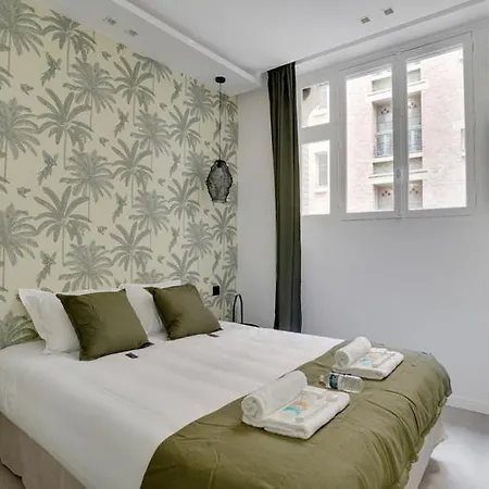 190 Fontaine - Superb In Paris. Appartamento
