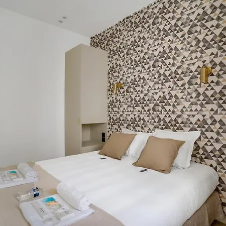 190 Fontaine - Superb In Paris. Appartamento *